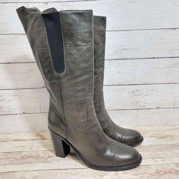 Chanel Leather Mid-Calf Boots From the Fall 2008 Collection by Karl Lagerfeld - Picture 2 of 16